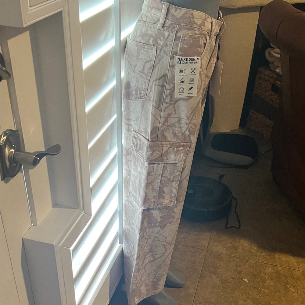 Refrain Patterned Cargo Pants - Picture 2 of 4